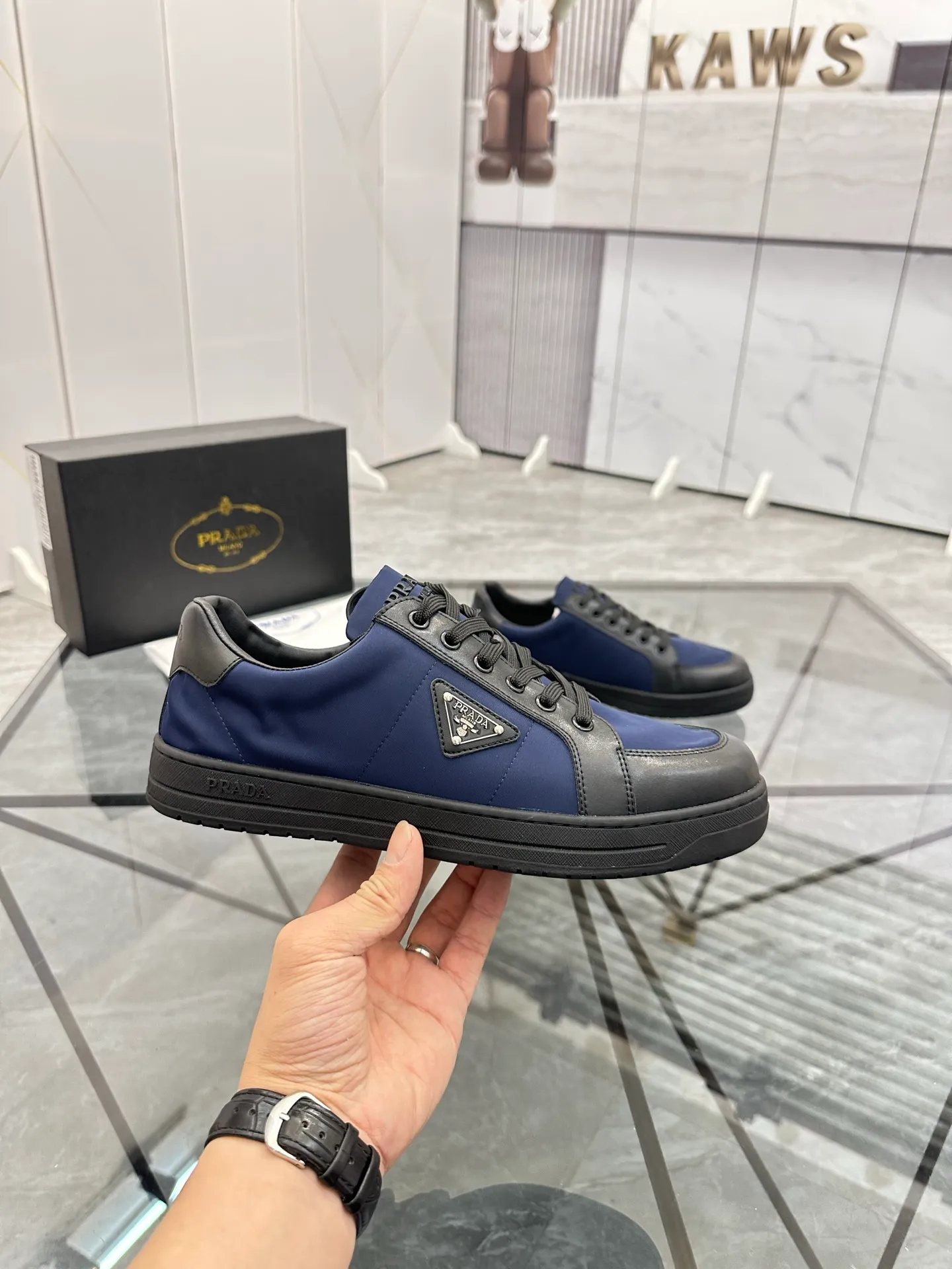 Men's shoes: 💰P400¥ Product trademark: Prada *"Prada*" low-top casual shoes Regular size: 38-44 (can be customized to 45) Product materials: imported cowhide leather upper spliced ​​with original fabric, sheepskin lining, original outsole. Number: 020